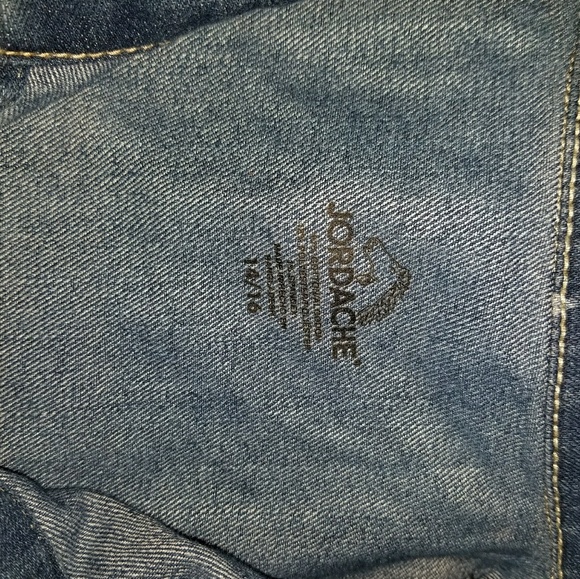 Vest - Picture 5 of 7